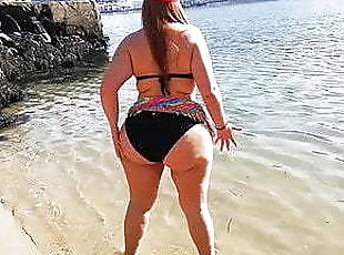 I fucked my girlfriend&#039;s mother on the beach