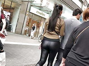 Voyeur nice ass in tight shiny jeans